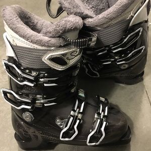 Salomon Ski boots size 6.5 (23.5 Mondo)